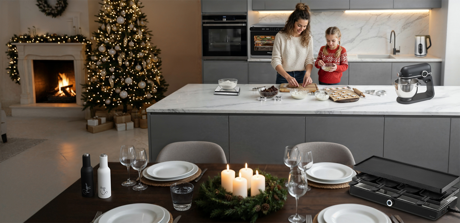 Cucina decorata per Natale con una madre e una bambina che preparano biscotti e prodotti Trisa ben visibili.